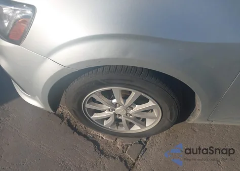 2019 Chevrolet Sonic Lt Auto z USA, uszkodzony, nr VIN 1G1JD5SB2K4144335